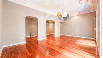Living room of Flat to rent in  Madrid Capital  with Air Conditioner, Heating and Parquet flooring
