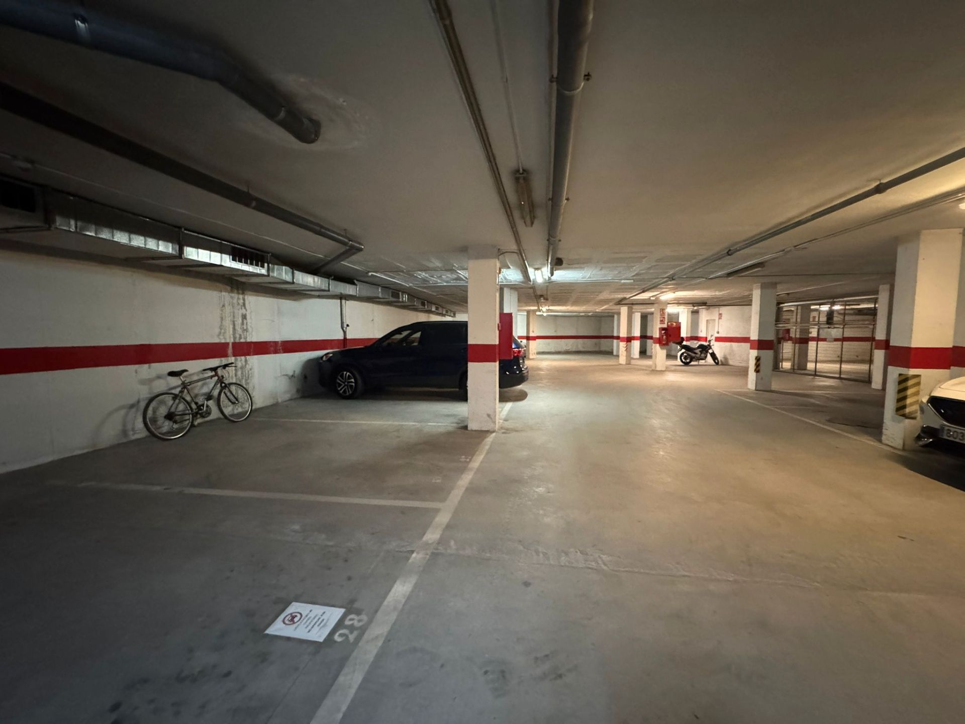 Garaje de alquiler en Carrer Enric Granados, 4