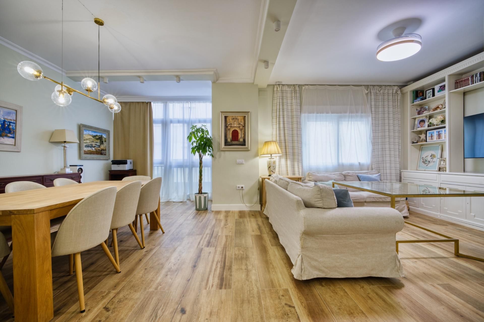 Living room of Flat for sale in  Sevilla Capital  with Air Conditioner, Heating and Storage room