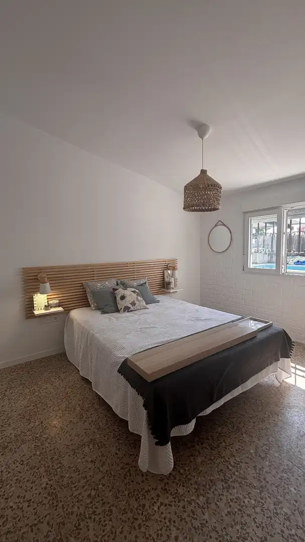 Dormitori de Casa o xalet en venda en Escalona amb Aire condicionat, Terrassa i Piscina