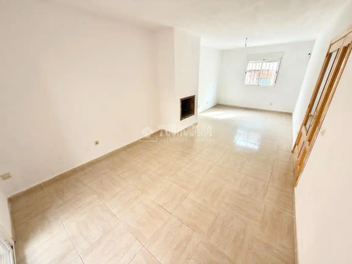 Casa adosada en venta en Valdeaveruelo con Aire acondicionado, Calefacción y Balcón