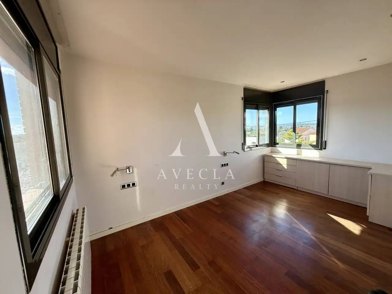 Dormitori de Casa o xalet en venda en Rubí amb Calefacció, Jardí privat i Parquet