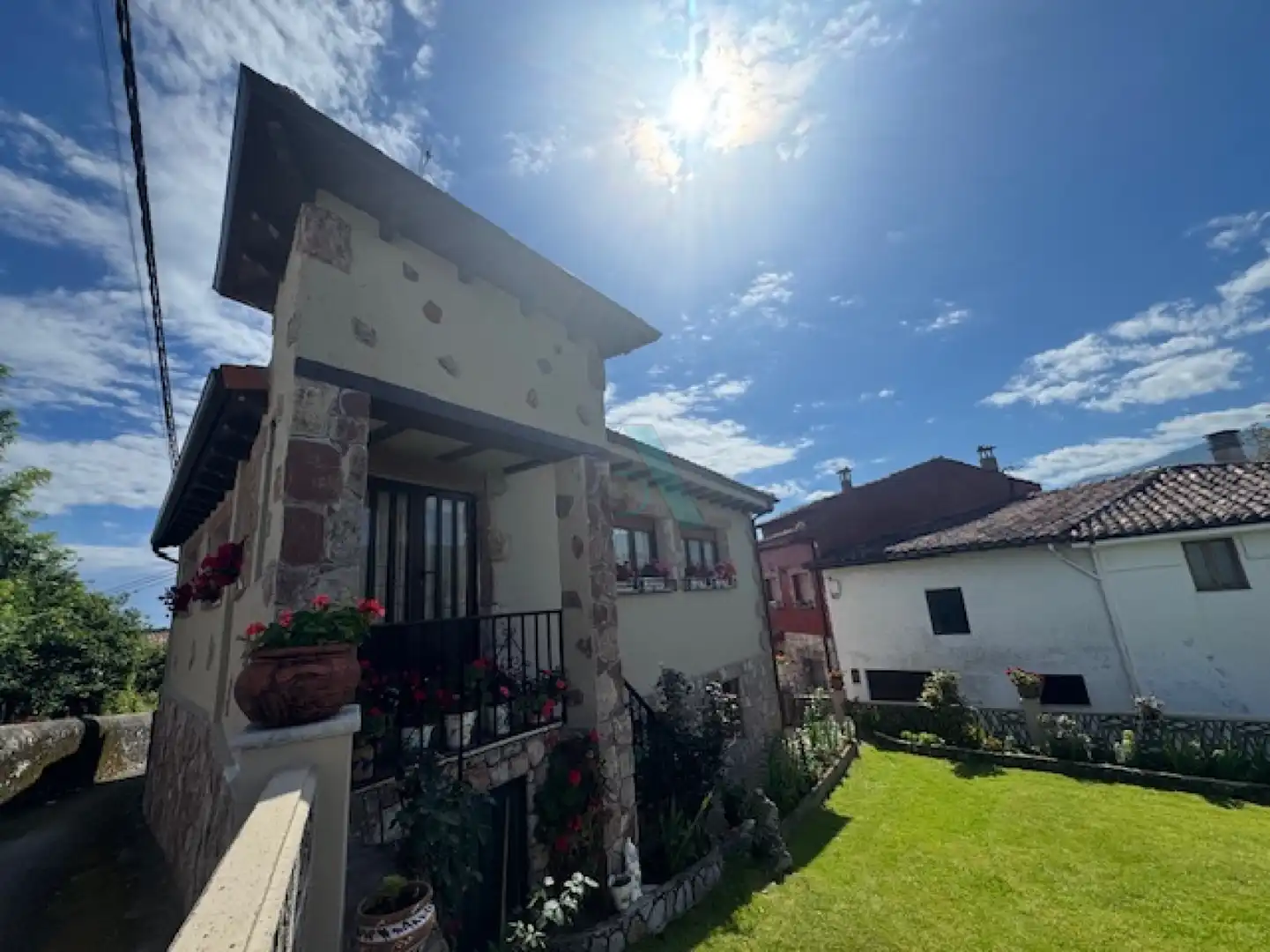 Vista exterior de Casa o xalet en venda en Llanes amb Jardí privat