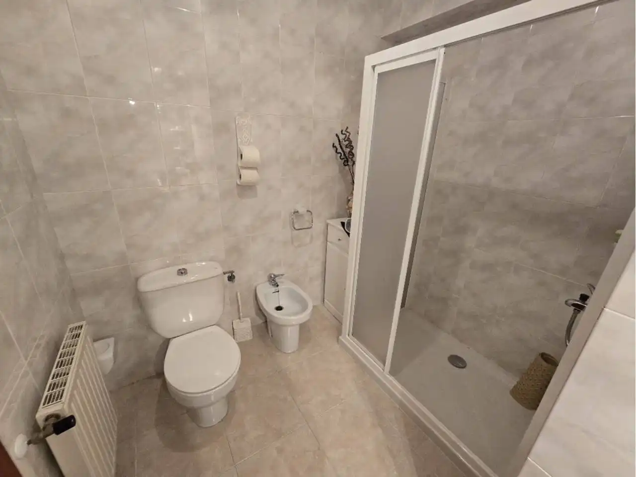 Badezimmer von Wohnung zum Verkauf in Baleira mit Heizung, Terrasse und Möbliert