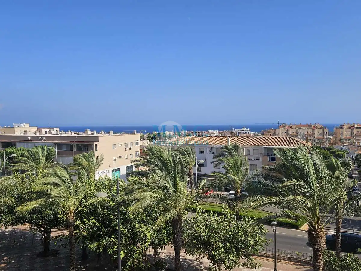 Vista exterior de Piso en venta en Roquetas de Mar con Aire acondicionado, Amueblado y Balcón