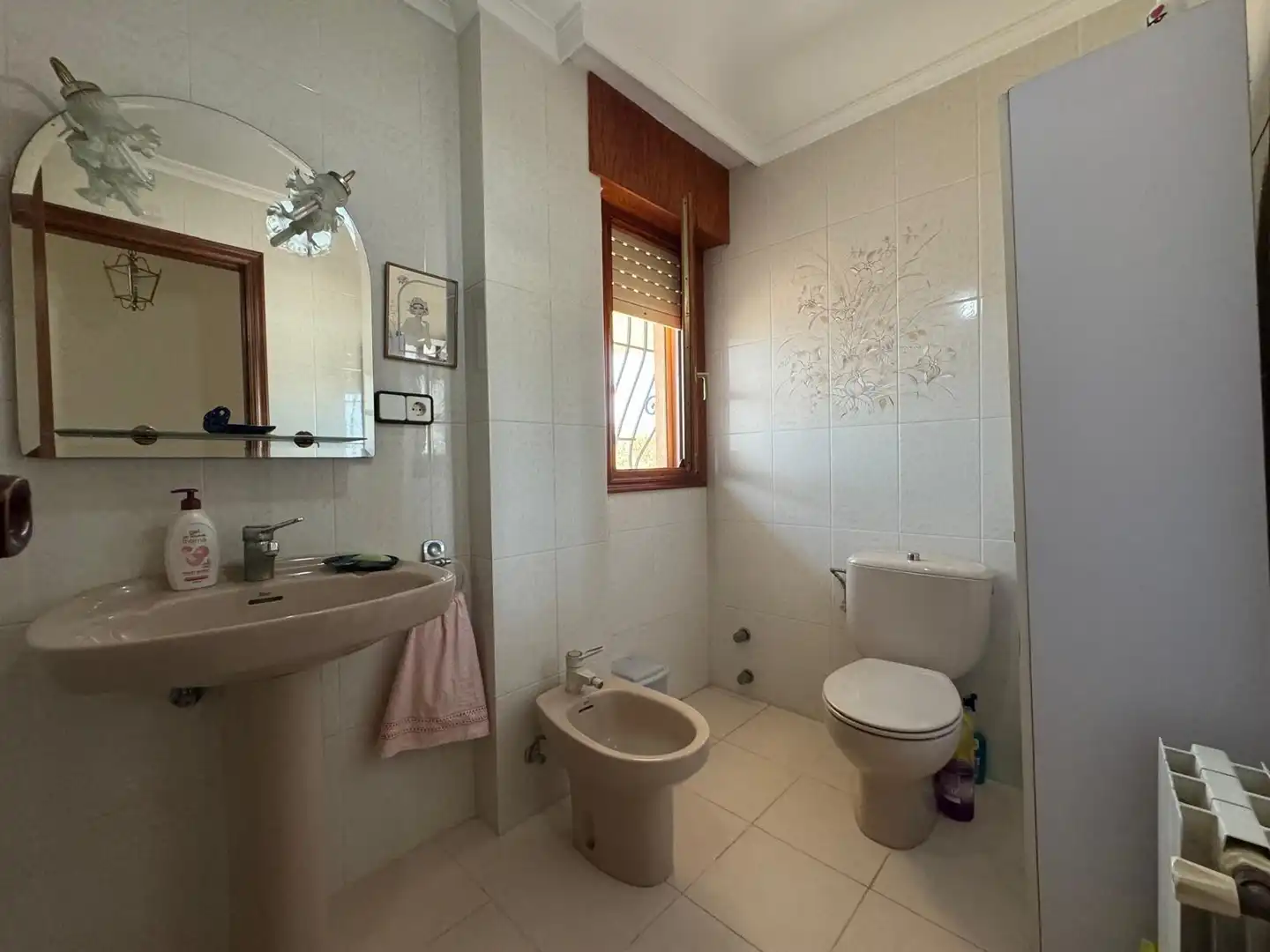 Bany de Casa o xalet en venda en Alicante / Alacant amb Calefacció, Jardí privat i Terrassa