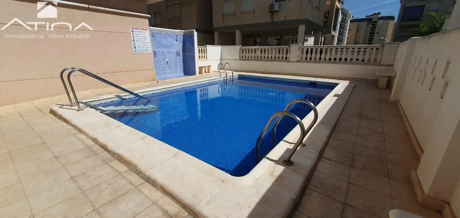 Piscina de Apartament en venda en Guardamar de la Safor amb Aire condicionat, Terrassa i Piscina comunitària
