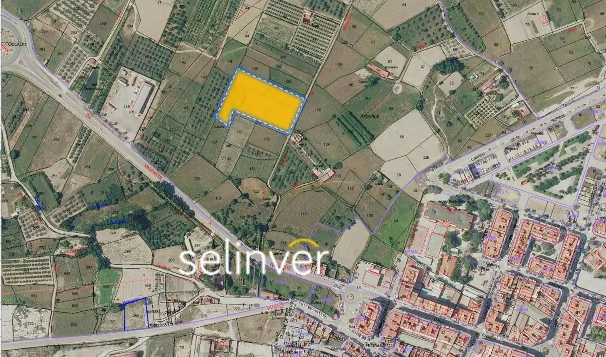 Terrenys i solars en venda a 162 130