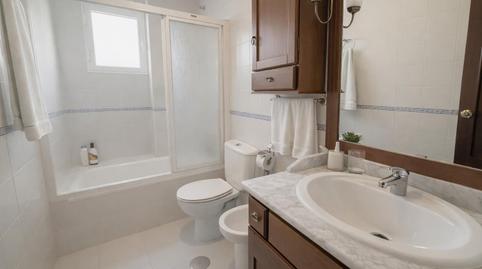 Foto 4 de Casa adosada en venta en Bollullos de la Mitación, Sevilla