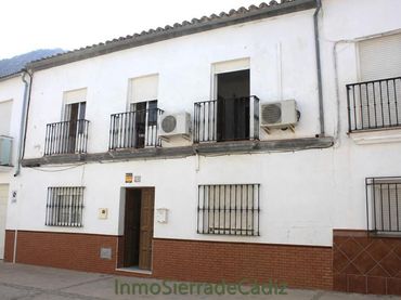 Casa con balcón en venta en Algodonales
