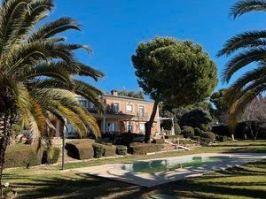 Vista exterior de Casa o xalet en venda en Boadilla del Monte amb Jardí privat, Terrassa i Piscina