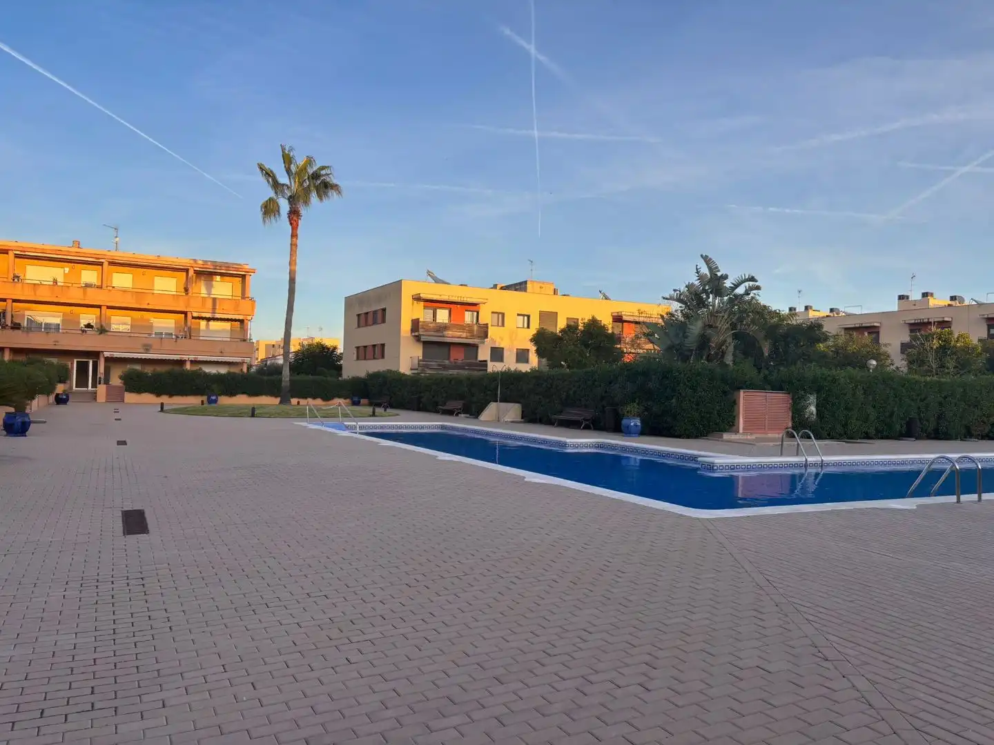 Appartement compact avec piscine à vendre à Aneto 1-3