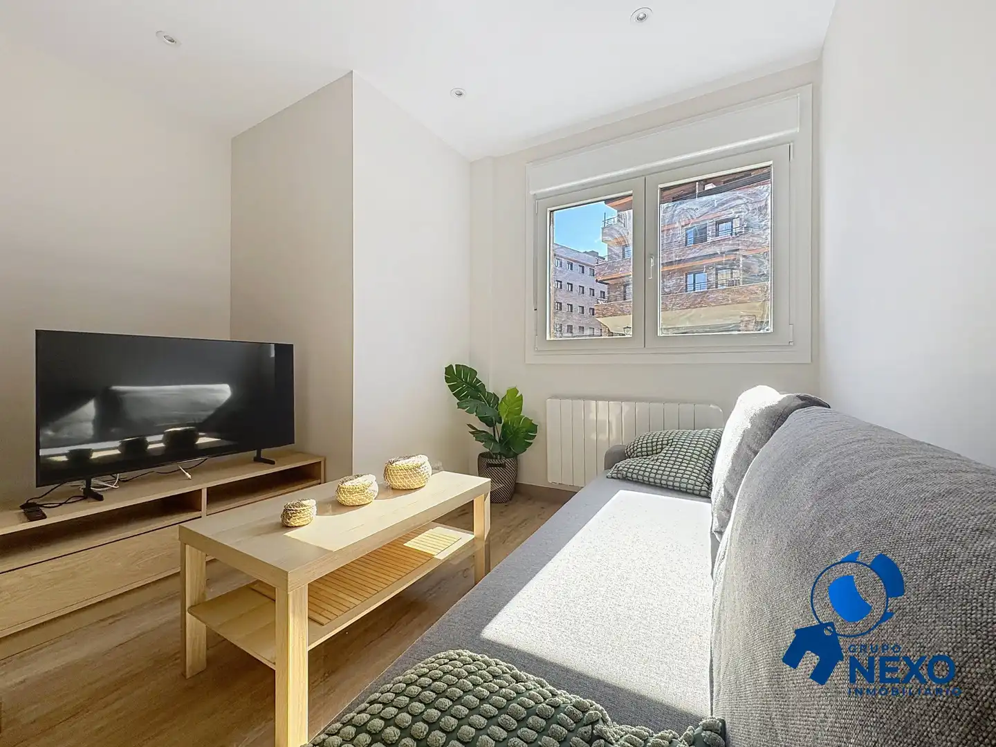 Sala d'estar de Apartament de lloguer en Gijón  amb Calefacció, Traster i Moblat