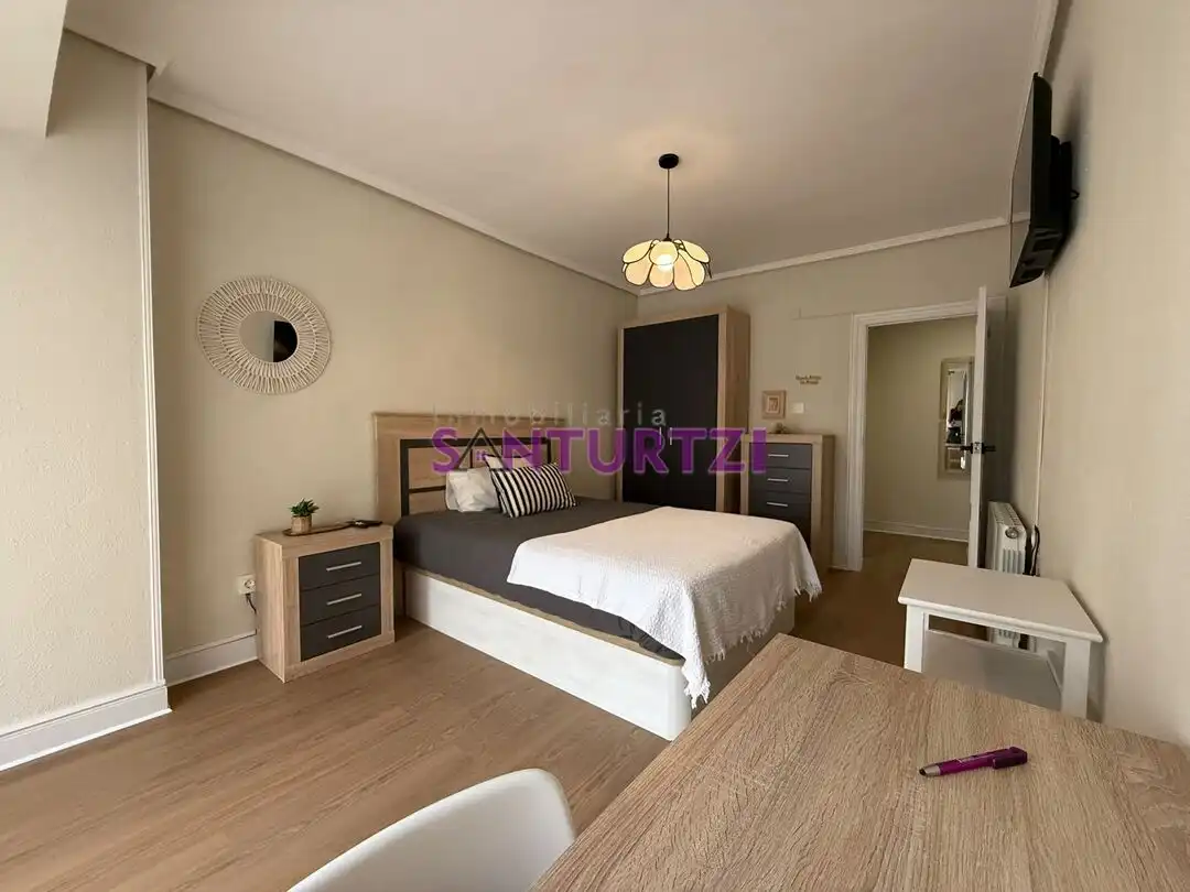 Bedroom of Flat for rent in Santurtzi   with Heating and Balcony