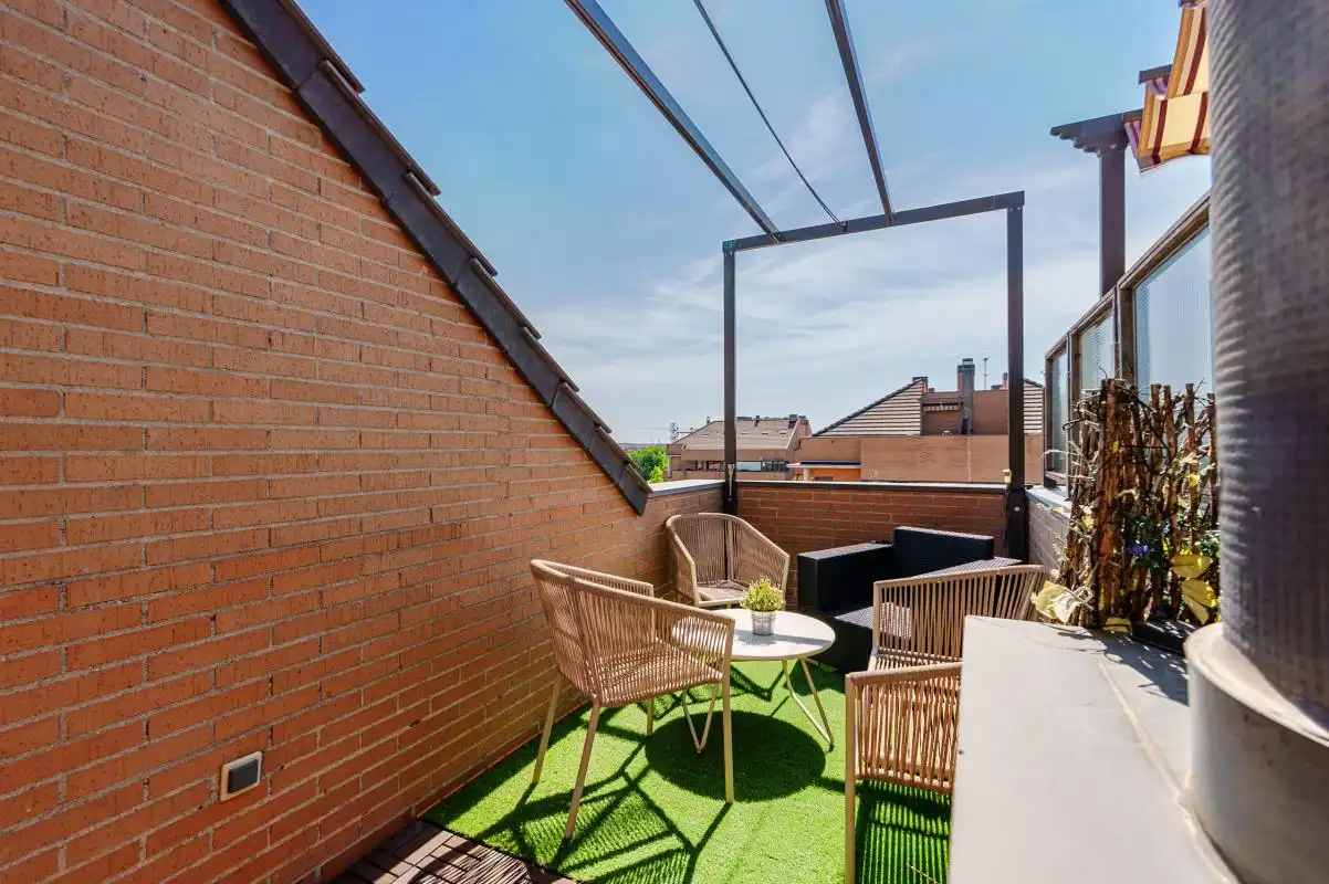 Terraza de Ático en venta en Pozuelo de Alarcón con Aire acondicionado, Calefacción y Jardín privado