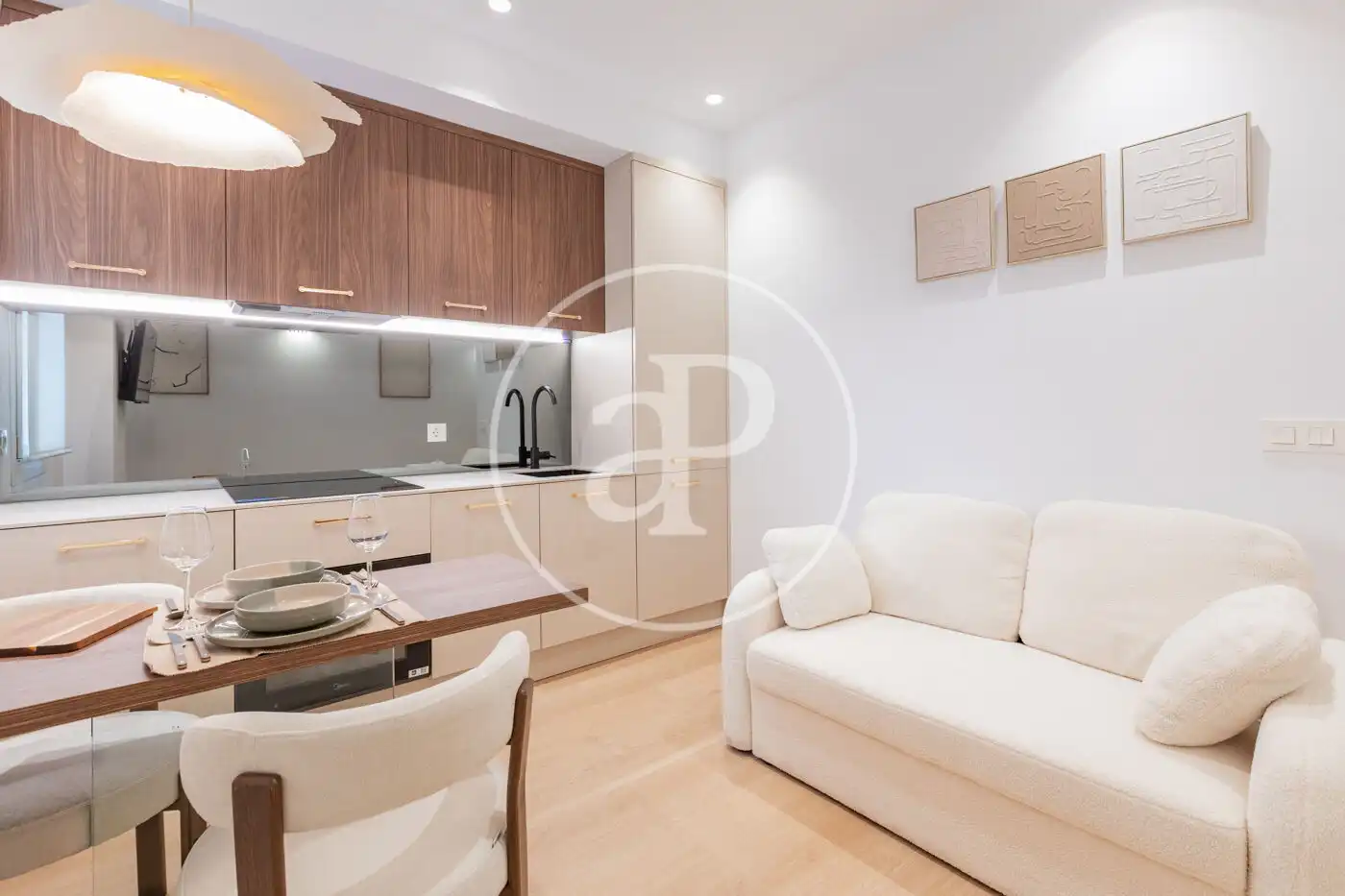 Living room of Flat for sale in Madrid  with Air Conditioner, Heating and Furnished