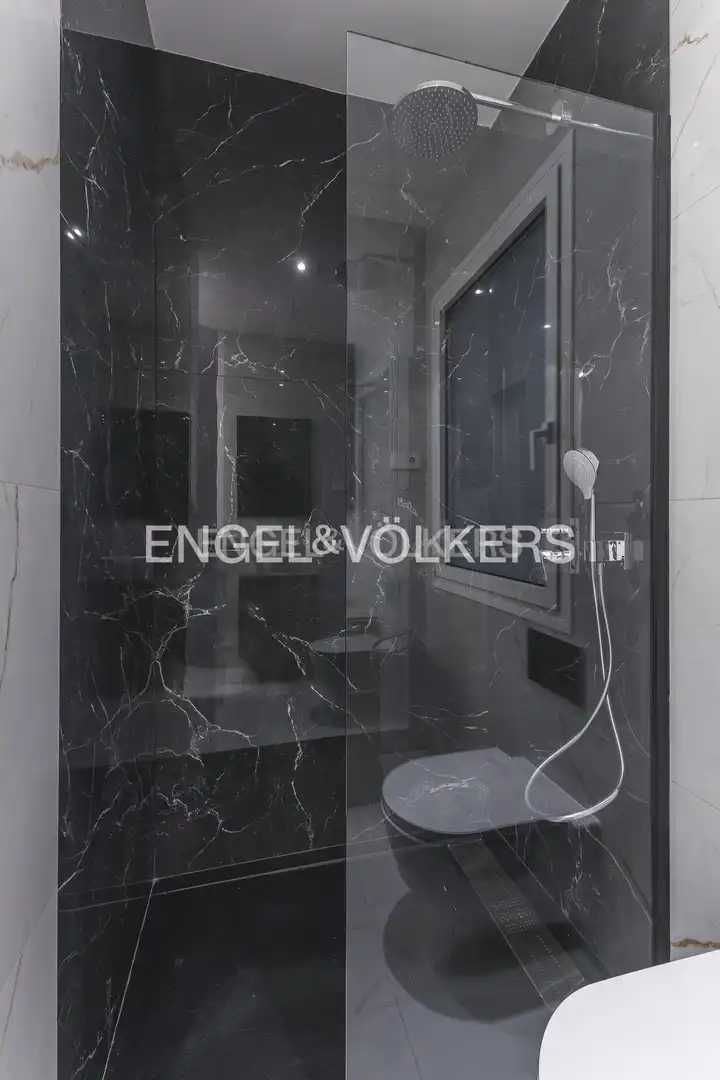 Bathroom of Flat for sale in Madrid  with Air Conditioner, Heating and Furnished