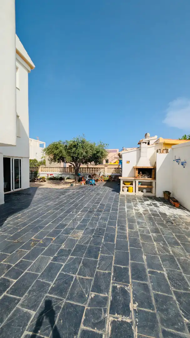 Vista exterior de Casa o xalet en venda en Oliva amb Aire condicionat, Calefacció i Jardí privat