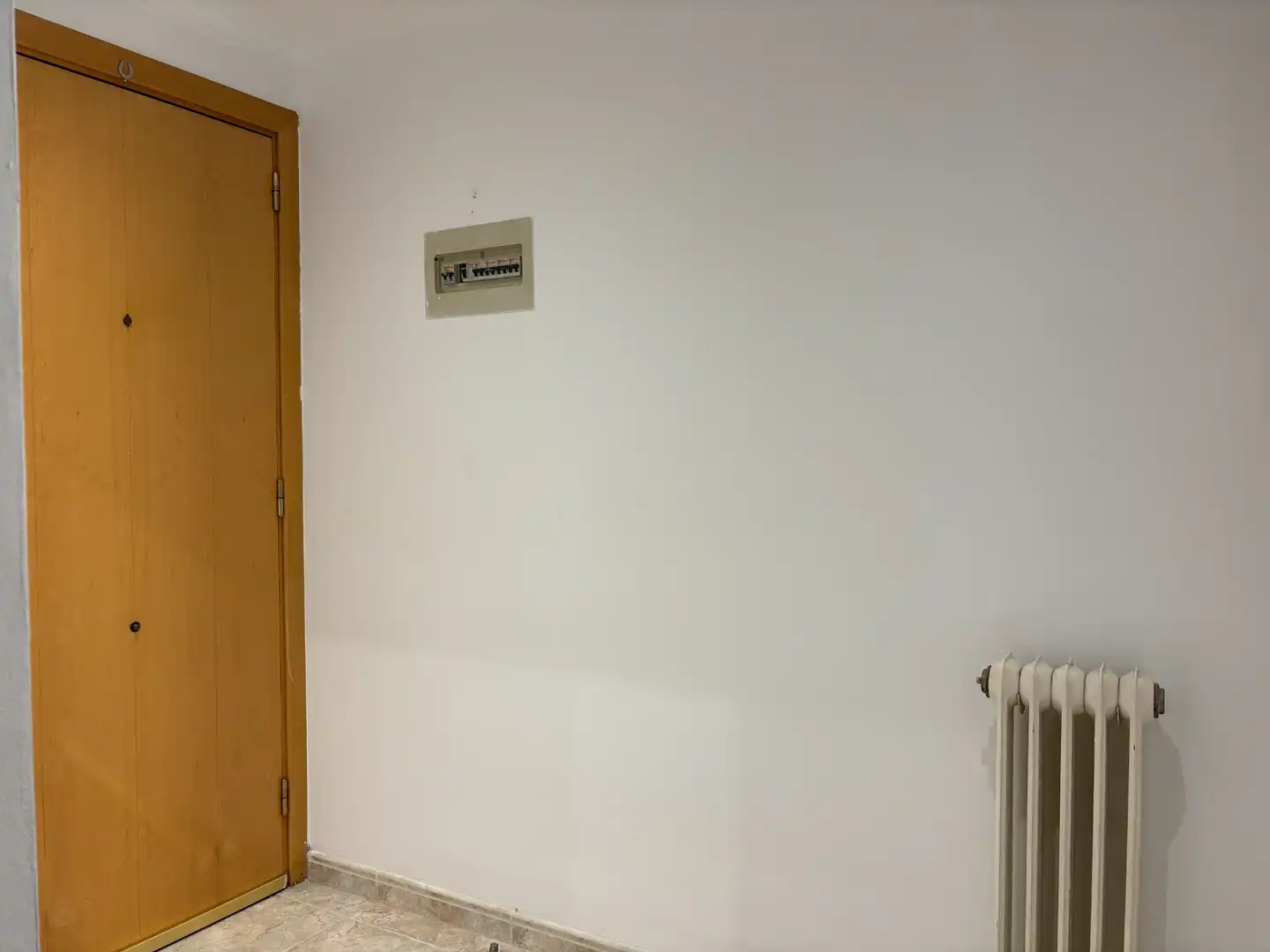 Wohnung zum Verkauf in Girona mit Klimaanlage, Heizung und Balkon