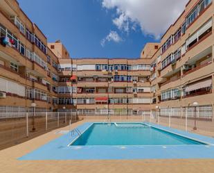 Vista exterior de Apartament en venda en Torrevieja amb Aire condicionat, Terrassa i Balcó