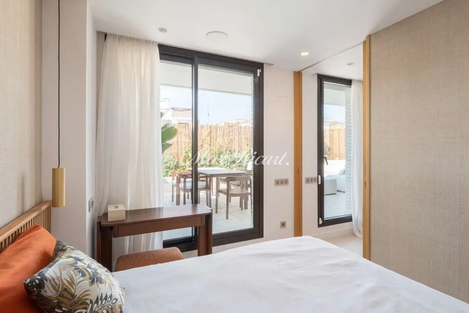 Bedroom of Attic for rent in Barcelona  with Air Conditioner, Heating and Terrace