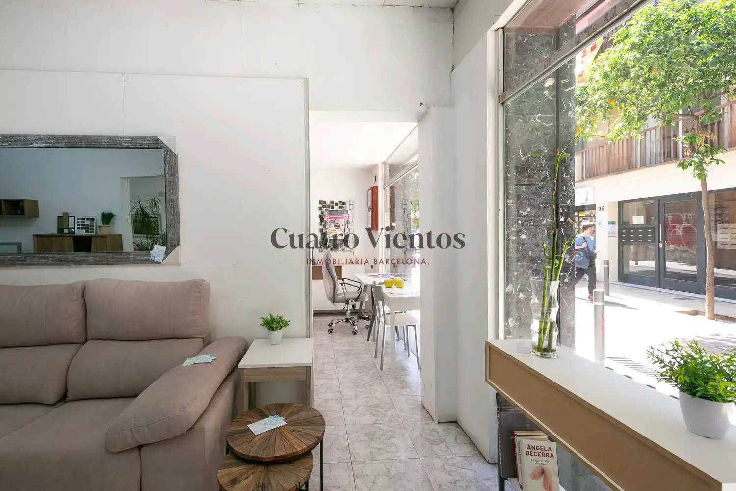 Vista exterior de Local en venta en Barcelona con Terraza