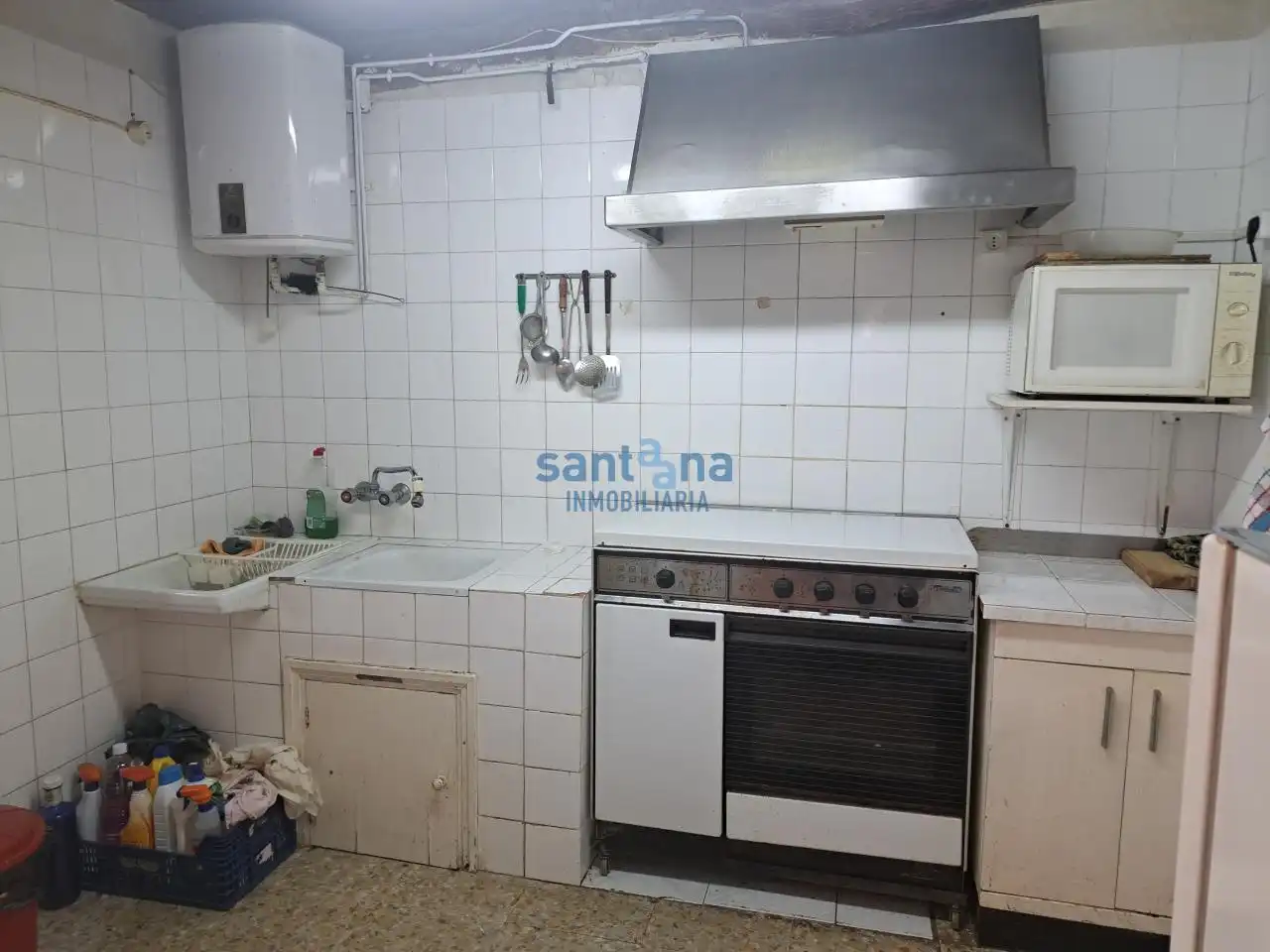 Cuina de Casa o xalet en venda en Gradefes amb Calefacció, Jardí privat i Traster
