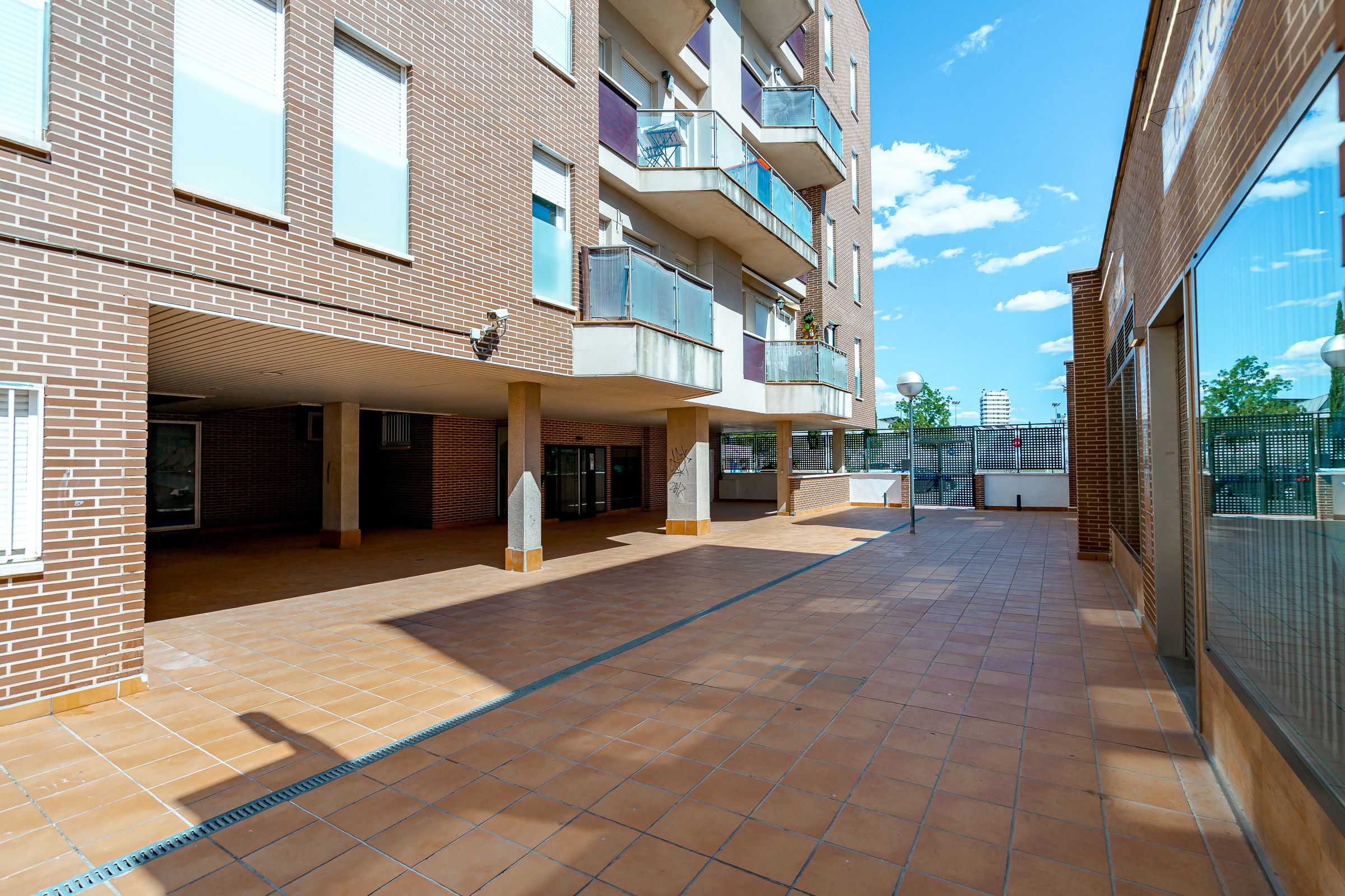 Exterior view of Flat for sale in Arganda del Rey  with Air Conditioner, Terrace and Storage room