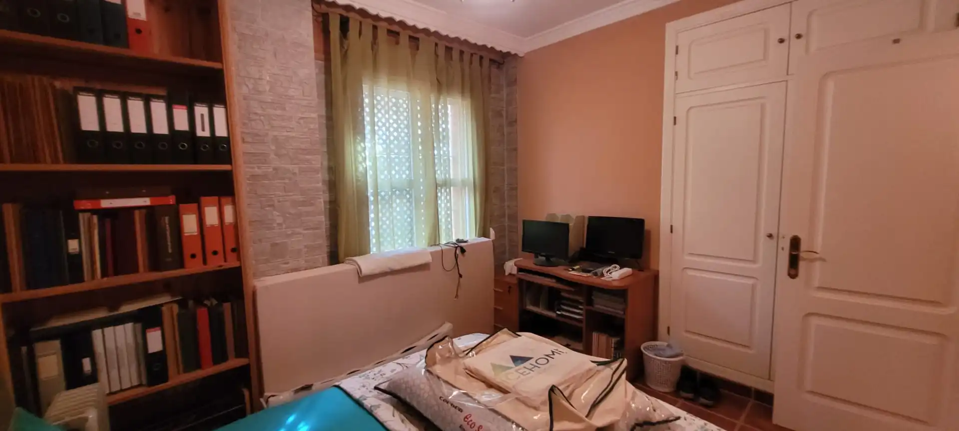 Dormitori de Casa adosada en venda en Los Barrios amb Aire condicionat, Jardí privat i Terrassa