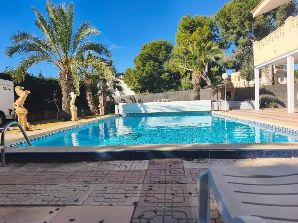 Schwimmbecken von Haus oder Chalet zum Verkauf in Cartagena mit Klimaanlage, Heizung und Privatgarten