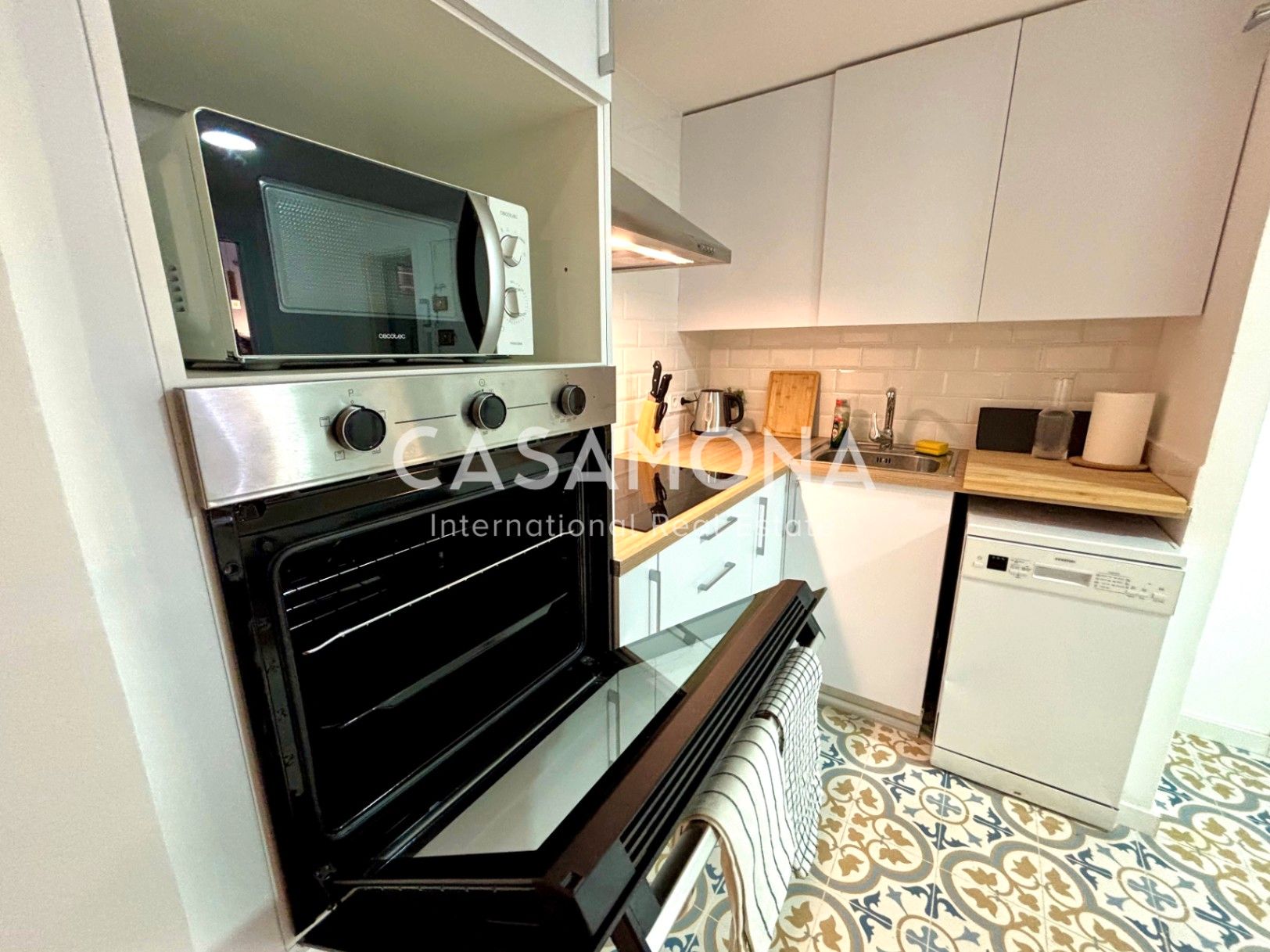 Cuina de Apartament de lloguer en  Barcelona Capital amb Aire condicionat, Calefacció i Moblat