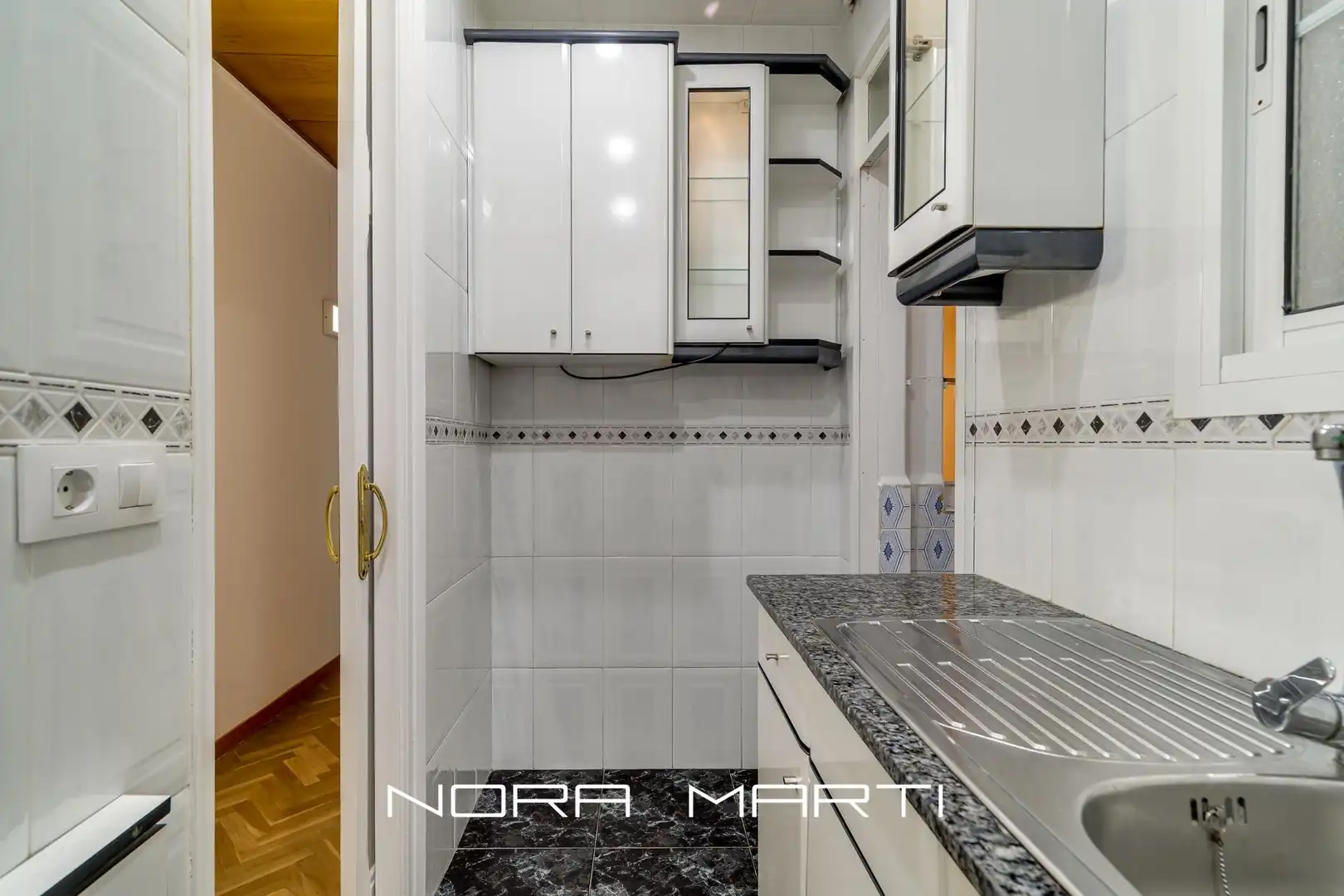 Küche von Wohnung zum Verkauf in Barcelona mit Klimaanlage, Parkett und Terrasse
