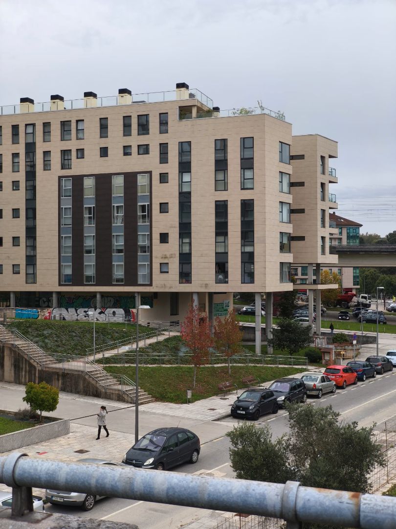 Vista exterior de Pis en venda en Santiago de Compostela  amb Calefacció, Traster i Moblat