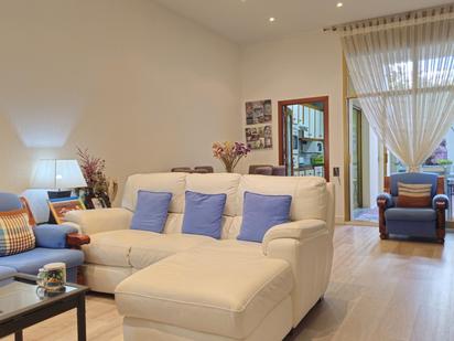 Living room of Single-family semi-detached for sale in Sabadell  with Air Conditioner, Heating and Parquet flooring