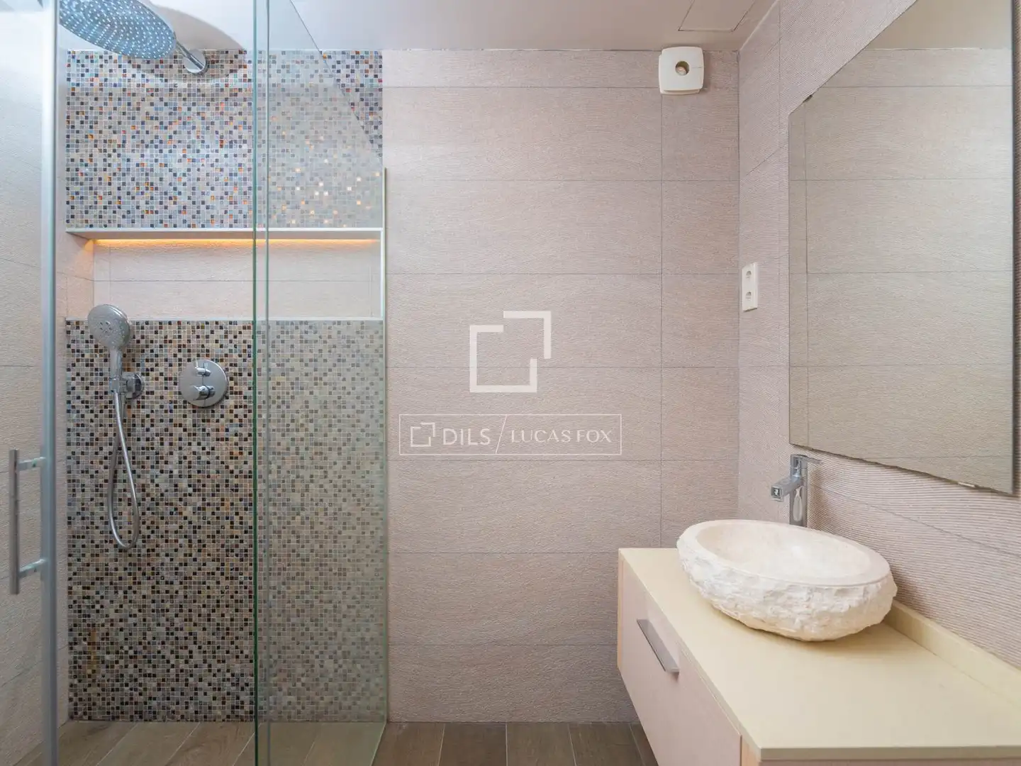 Bathroom of Houses for sale in Santa Eulària des Riu  with Air Conditioner, Heating and Private garden