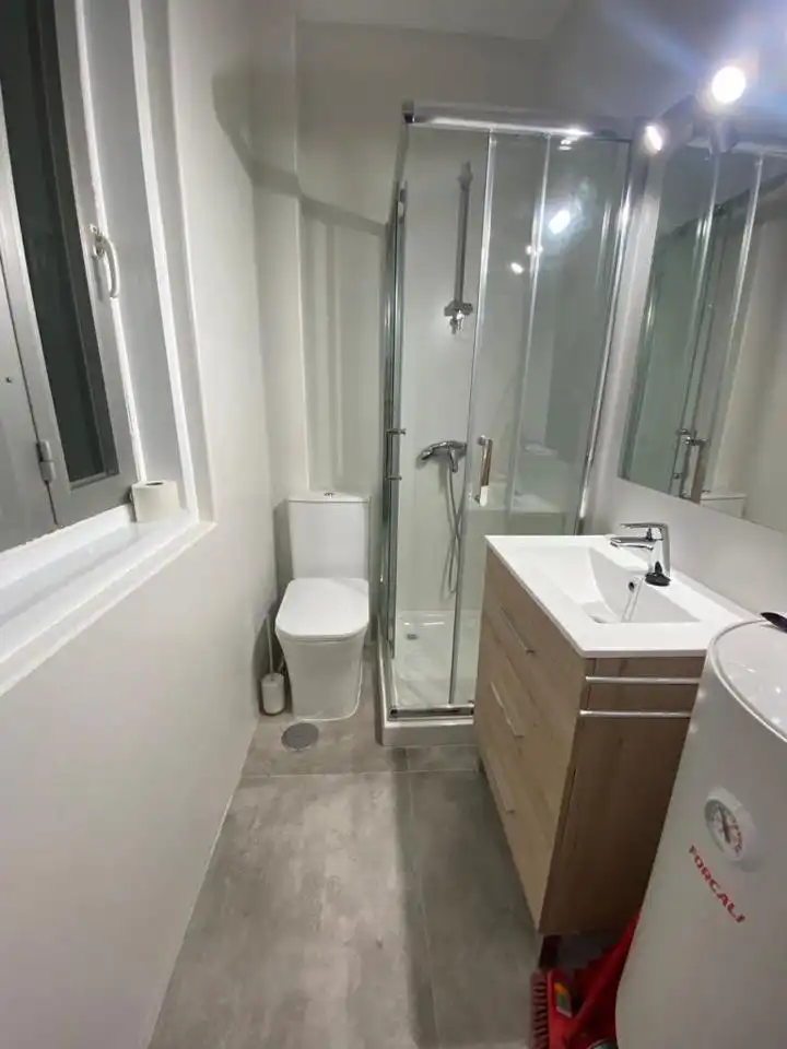 Bany de Apartament de lloguer en Madrid amb Moblat