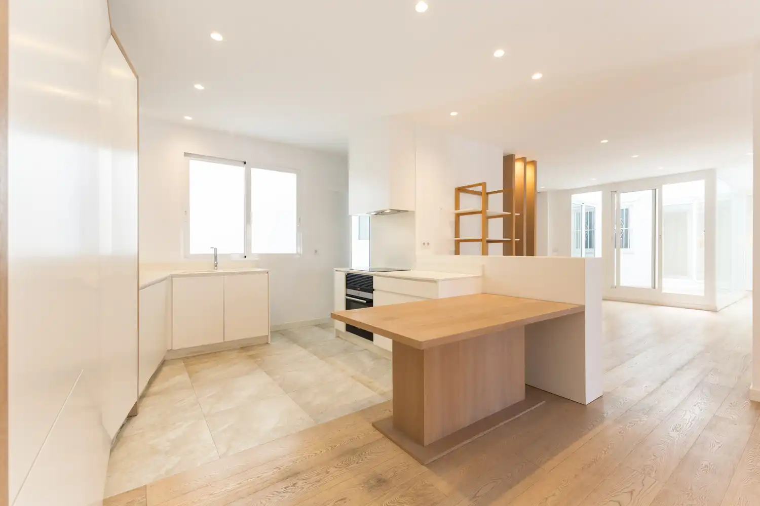 Kitchen of Flat for rent in Valencia  with Air Conditioner, Heating and Furnished