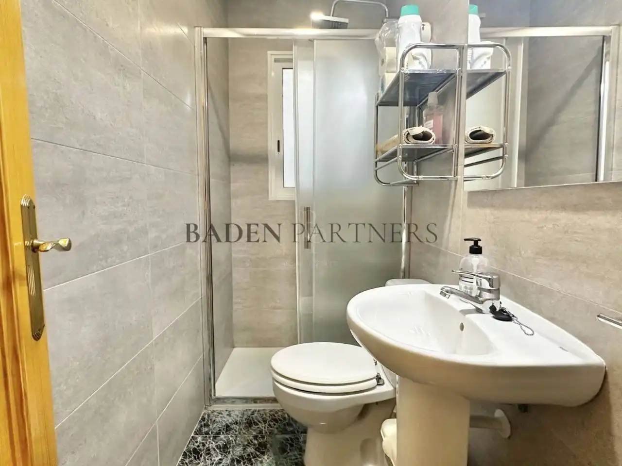 Baño de Piso de alquiler en Vinaròs con Aire acondicionado, Terraza y Amueblado
