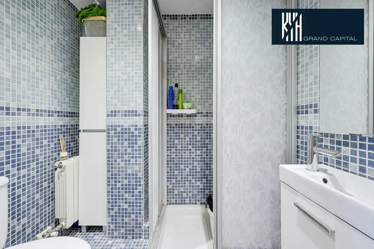 Baño de Dúplex en venta en Salt con Calefacción, Terraza y Balcón