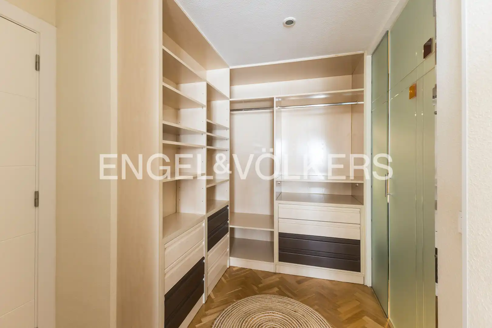 Habitación de Piso de alquiler en Madrid con Aire acondicionado, Calefacción y Jardín privado