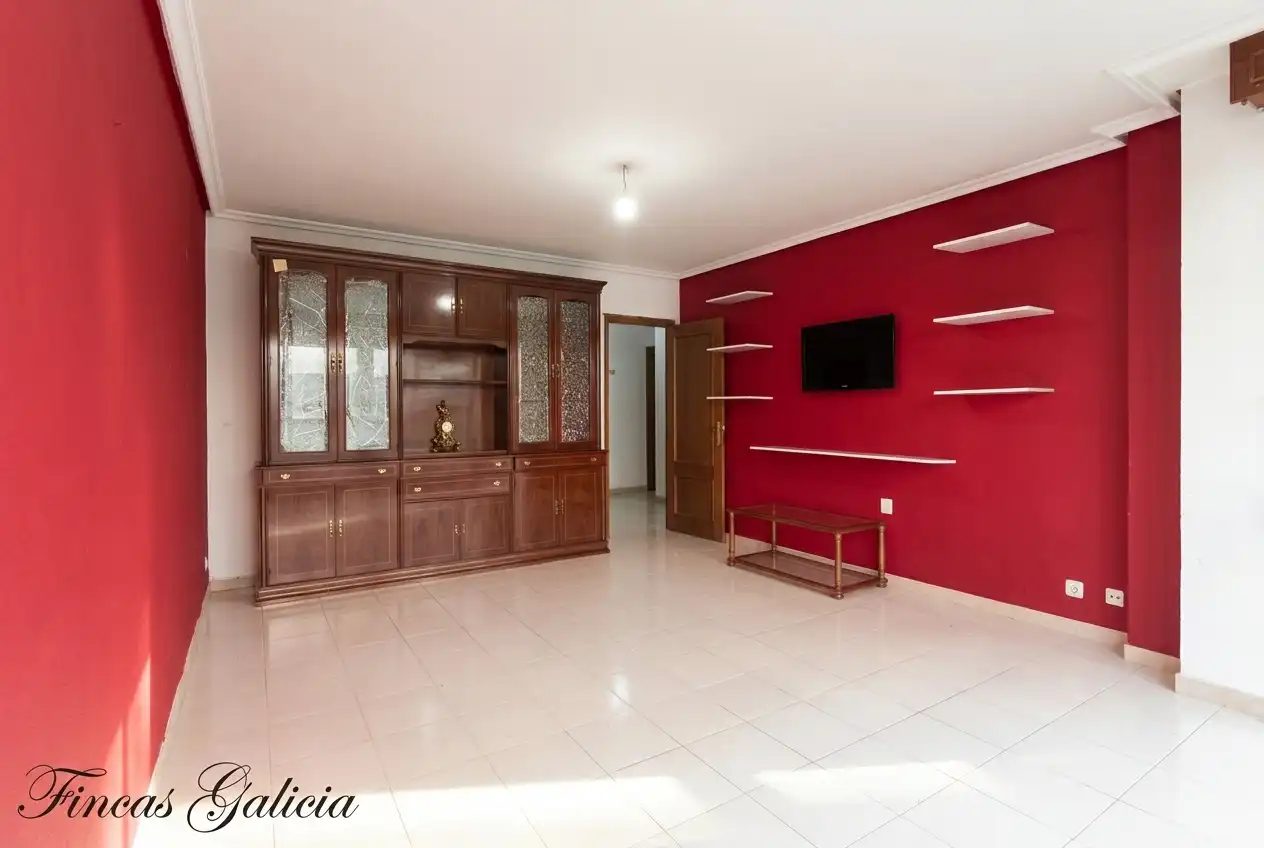 Flat with terrace for sale in Avenida de Portugal 15, imagen 2