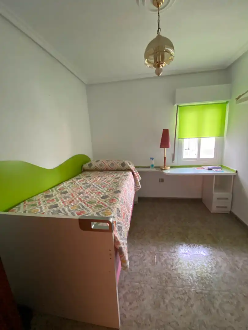 Habitación de Piso de alquiler en Plasencia con Amueblado y Balcón
