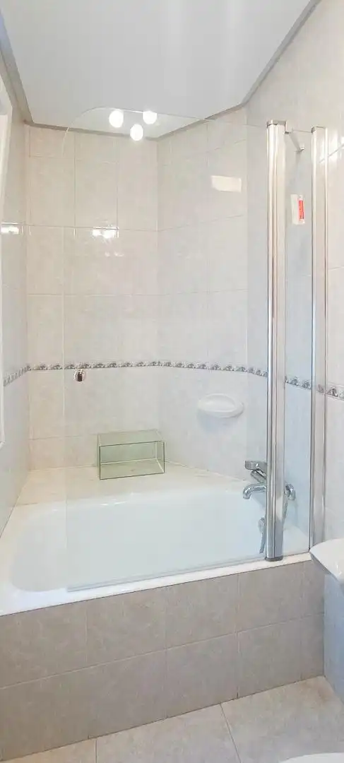 Baño de Piso de alquiler en León Capital  con Calefacción, Terraza y Amueblado