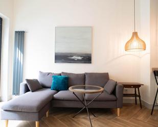 Sala d'estar de Apartament de lloguer en  Madrid Capital amb Aire condicionat