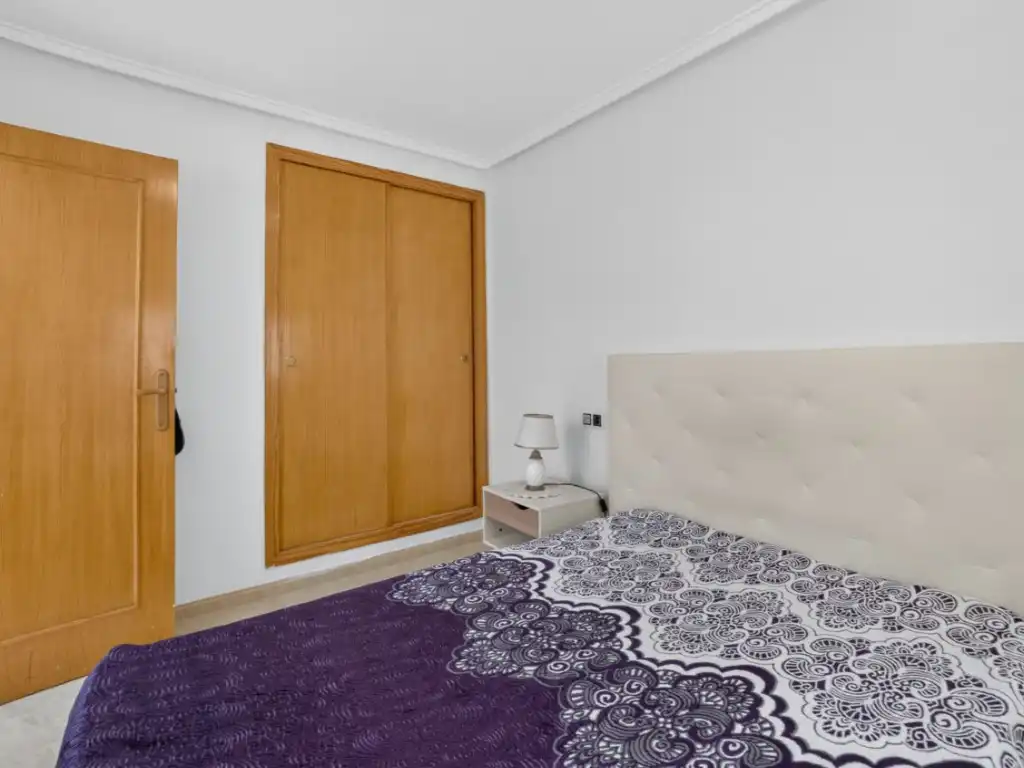 Dormitori de Apartament en venda en Torrevieja amb Piscina comunitària