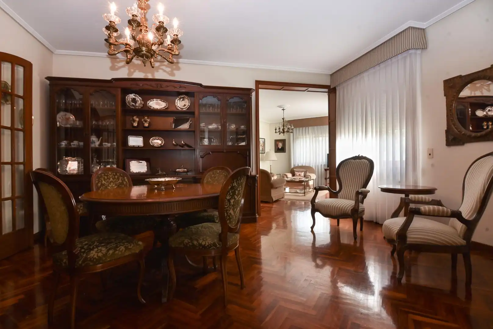 Menjador de Casa o xalet en venda en A Coruña Capital  amb Calefacció, Jardí privat i Parquet