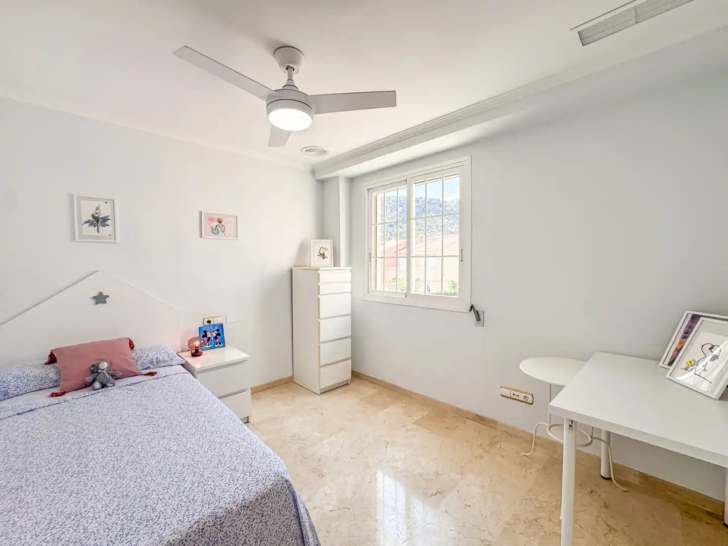 Habitación de Dúplex de alquiler en Santa Pola con Terraza, Trastero y Piscina