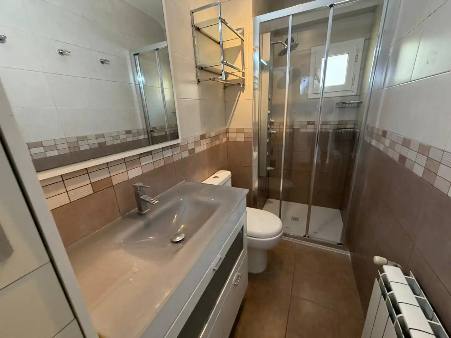 Baño de Piso de alquiler en Lleida con Calefacción, Parquet y Amueblado