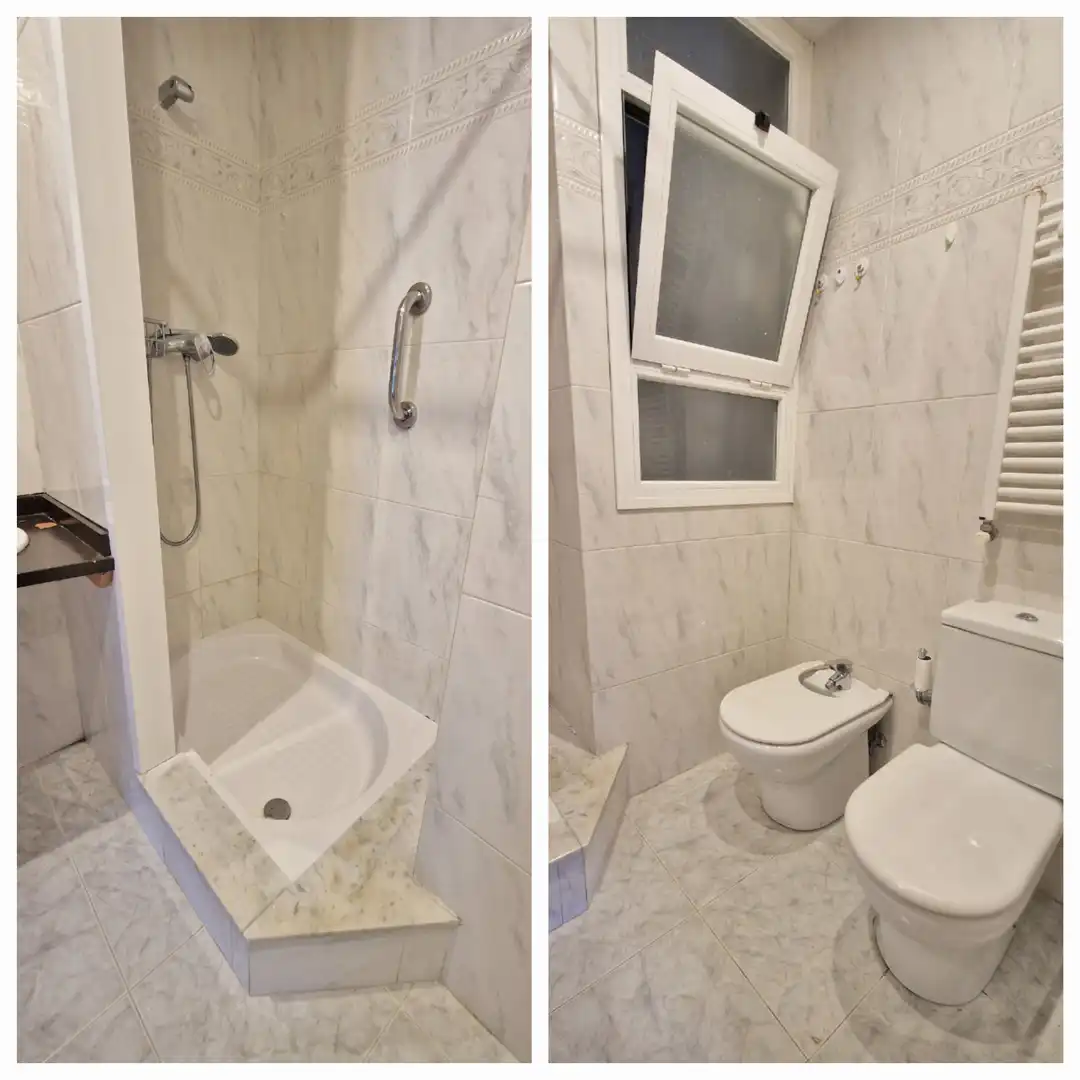 Bathroom of Flat for rent in Rosselló  with Air Conditioner, Heating and Parquet flooring