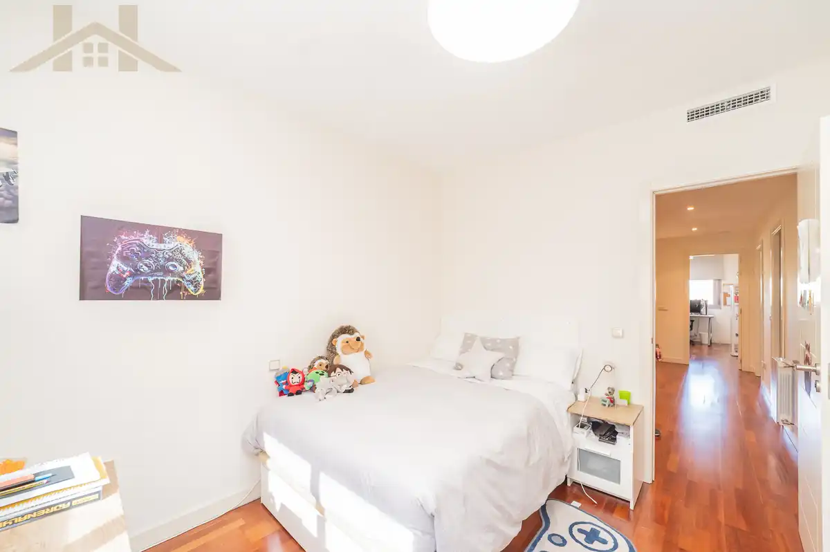 Dormitori de Casa adosada en venda en Arroyomolinos (Madrid) amb Aire condicionat, Jardí privat i Terrassa